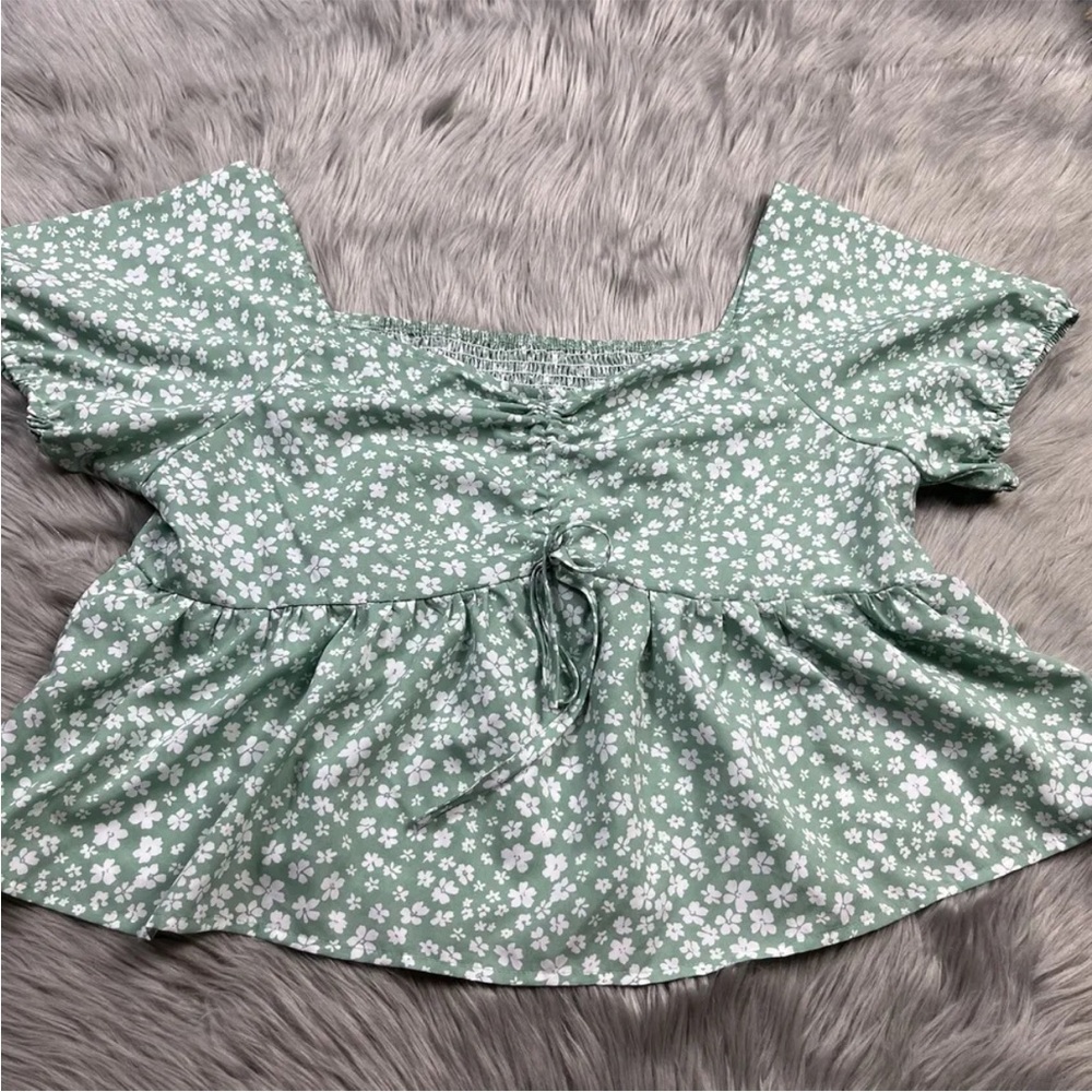 Shein Curve 2XL Green White Ditsy Floral Peplum Top